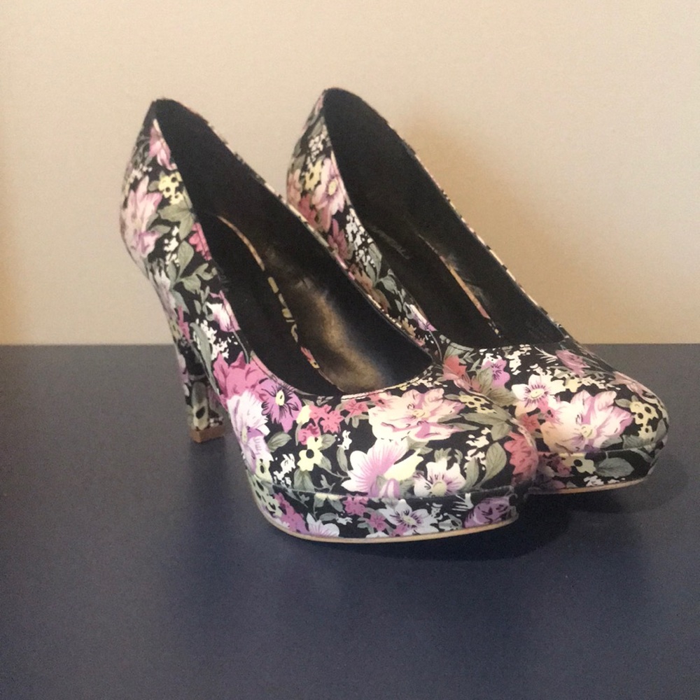Floral platform pump